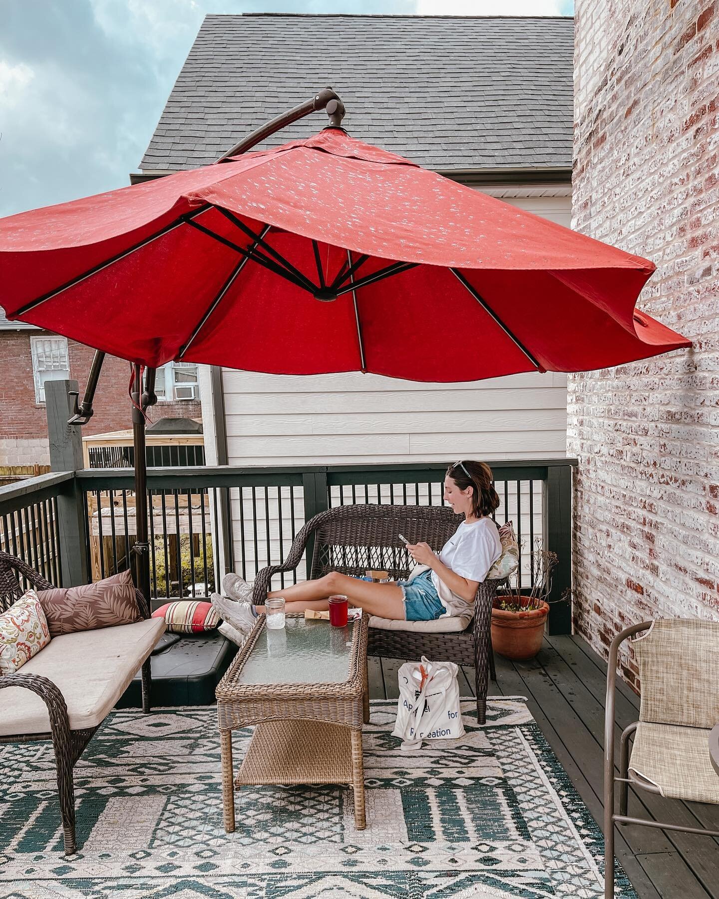 Even on rainy days we&rsquo;re a cool place to hang at (on the decks or in the Murphy Room for cafe seating)! 🌧️
Relax, read a book, take a yoga class, get some work/studying done, meet with a friend&hellip;.the enjoyment is endless!
Happy a great